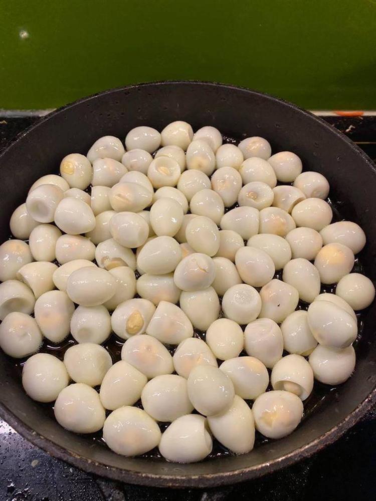 Trai đảm trổ tài làm gà nấu pate, nghe lạ tai mà ngon không tưởng-3