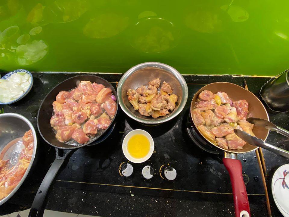 Trai đảm trổ tài làm gà nấu pate, nghe lạ tai mà ngon không tưởng-5