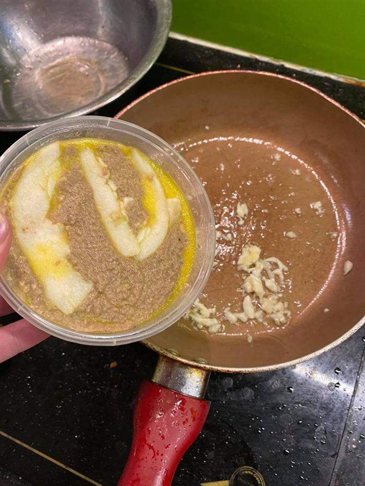 Trai đảm trổ tài làm gà nấu pate, nghe lạ tai mà ngon không tưởng-6