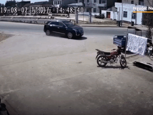 Tài xế say rượu lái ôtô lao vào nhà dân