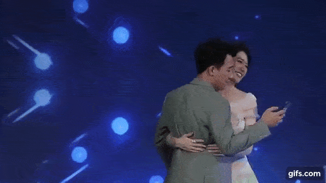 Trấn Thành không ngần ngại ôm ấp, tình tứ hôn Hari Won mọi lúc, mọi nơi-3