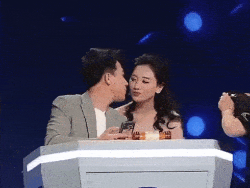 Trấn Thành không ngần ngại ôm ấp, tình tứ hôn Hari Won mọi lúc, mọi nơi-4