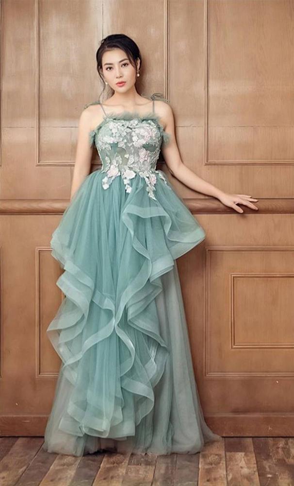 Thanh Hương diện đầm 2 dây xòe, dịu dàng và ngọt ngào đến lạ-1