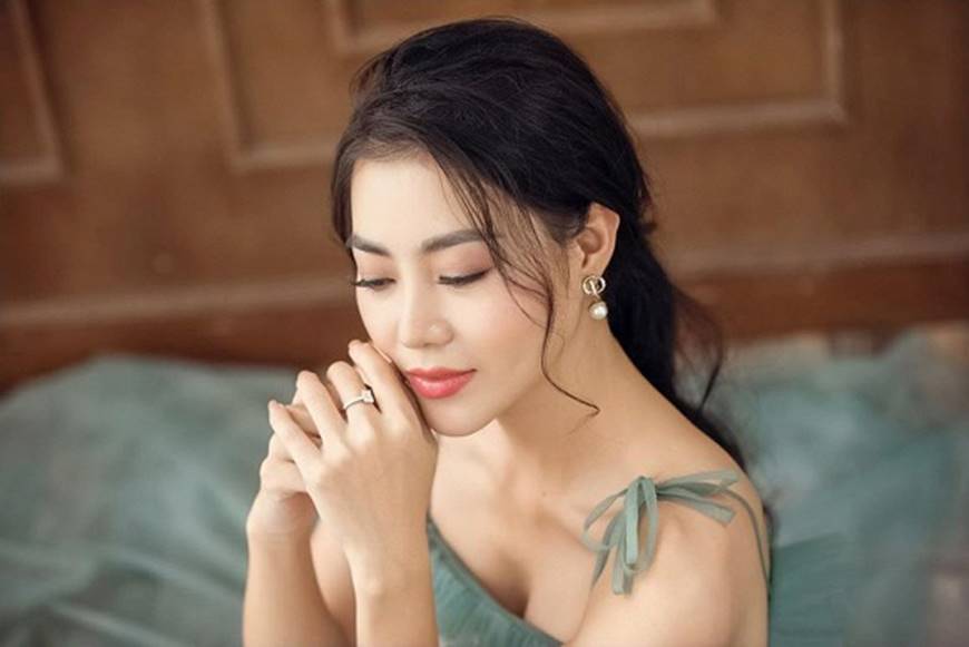 Thanh Hương diện đầm 2 dây xòe, dịu dàng và ngọt ngào đến lạ-3