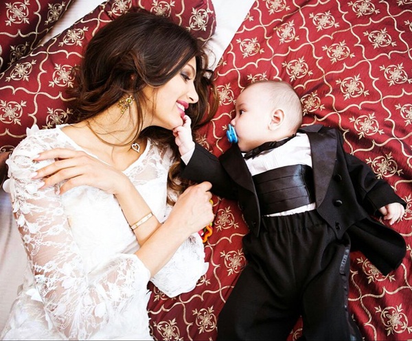 Người đẹp Nga khoe ảnh mới của con trai 6 tháng tuổi khiến cư dân mạng thích thú kèm theo dòng nhắn gửi ám chỉ cựu vương Malaysia-1