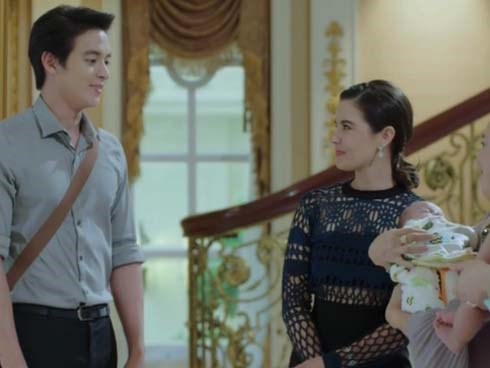 Đi làm xa 3 năm về thấy vợ bế trên tay hai đứa trẻ giống mình y đúc mà chồng hoảng hồn, song sự thật đằng sau mới khiến anh sốc nặng