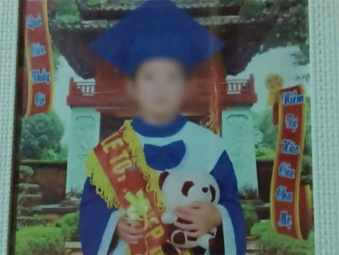 Người cha thất thần không nói nên lời khi con trai 6 tuổi nghi bị mẹ kế sát hại, giấu xác ở vườn mía sau nhà-7