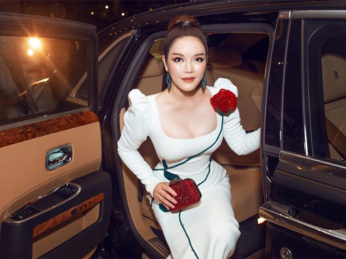 Lý Nhã Kỳ mặc giản dị vẫn xinh đẹp, khoe vườn hoa tràn ngập màu sắc tại Đà Lạt-13