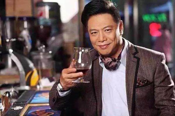 Cặp đôi xấu lạ trong phim Châu Tinh Trì: Người là CEO giàu sụ, kẻ mất tích khỏi showbiz-4