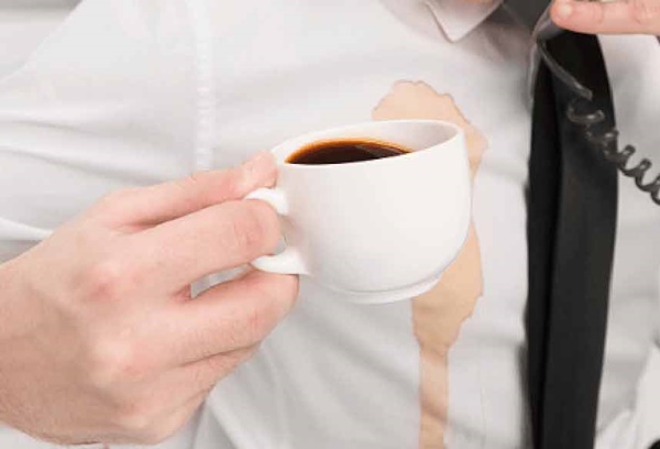 Tẩy sạch vết nước chè, cà phê dính trên quần áo chỉ bằng 1 nguyên liệu có sẵn trong bếp-1