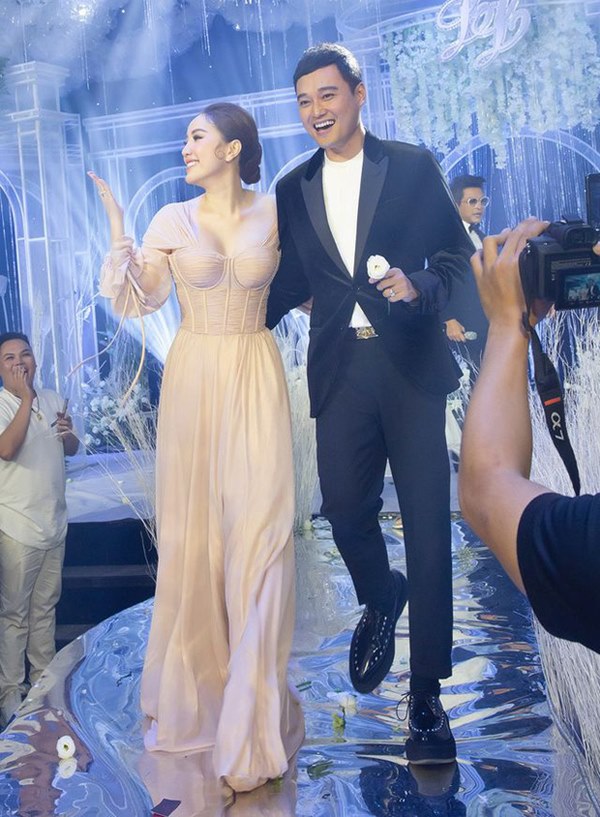 Bảo Thy khoe nhẫn cưới sau 1 tuần về nhà chồng: Nhìn giản đơn nhưng lấp đầy kim cương giá trị không nhỏ!-4