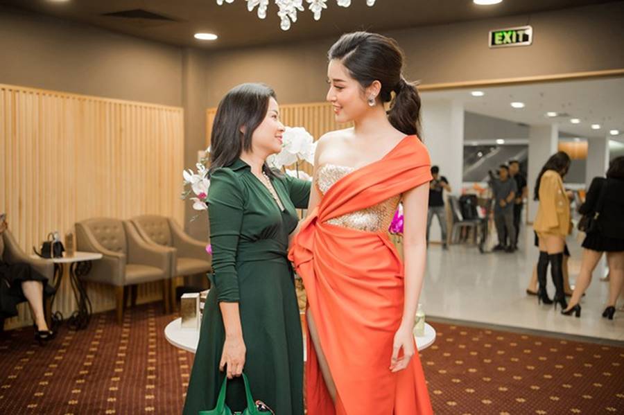 Tú Anh, Huyền My diện váy xẻ cao ngút khoe chân dài gợi cảm-8