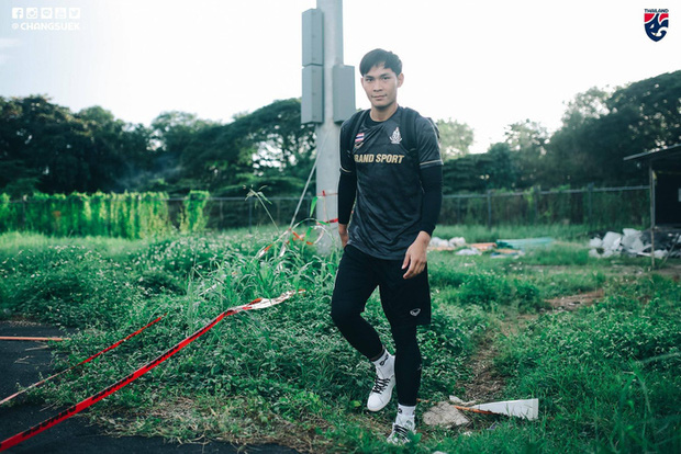 Nhọ như tuyển Thái Lan tại SEA Games 30: Vật vã mãi mới tới được sân vì tắc đường, đến nơi tập thì tồi tàn, không có luôn cả nhà vệ sinh-3