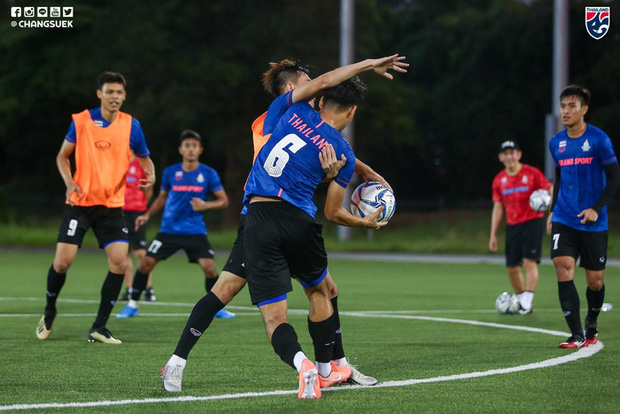 Nhọ như tuyển Thái Lan tại SEA Games 30: Vật vã mãi mới tới được sân vì tắc đường, đến nơi tập thì tồi tàn, không có luôn cả nhà vệ sinh-5