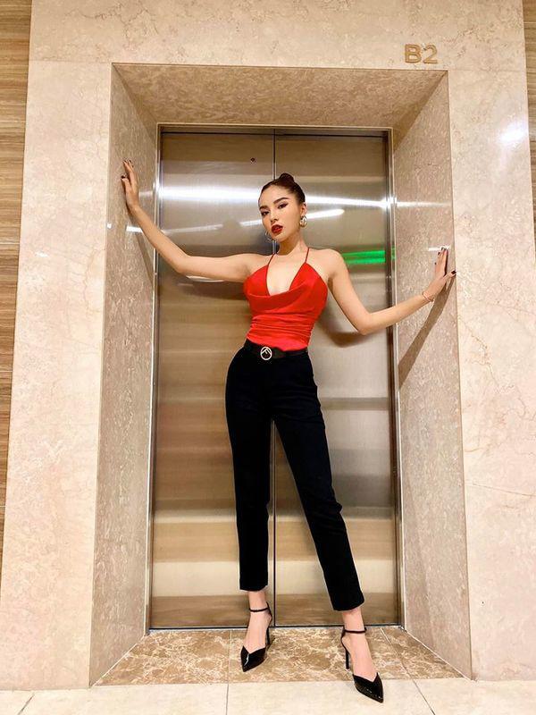 Stylist lấy nhầm cỡ váy nhỏ nhất, Kỳ Duyên vẫn chinh phục hoàn hảo, khoe eo con kiến đẹp đỉnh-6