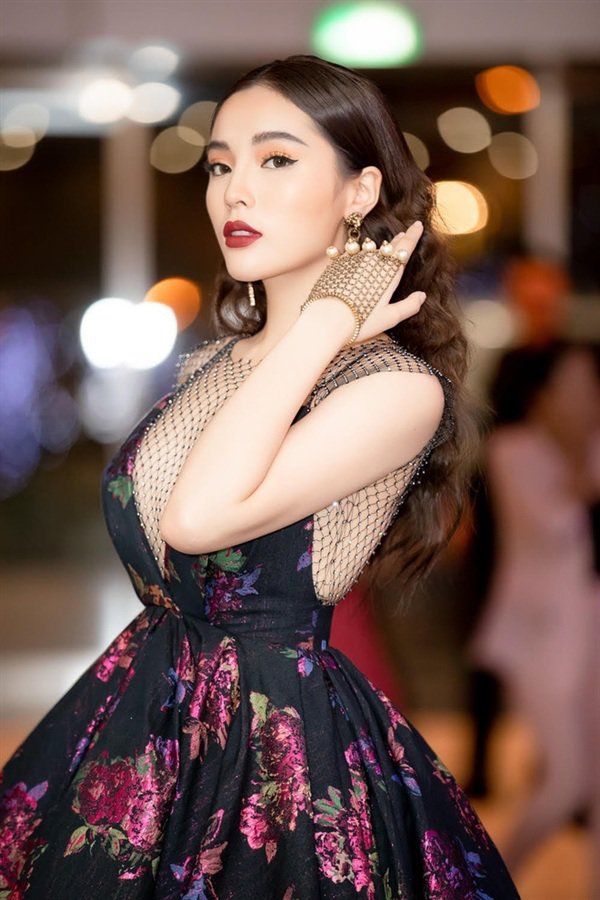 Stylist lấy nhầm cỡ váy nhỏ nhất, Kỳ Duyên vẫn chinh phục hoàn hảo, khoe eo con kiến đẹp đỉnh-8