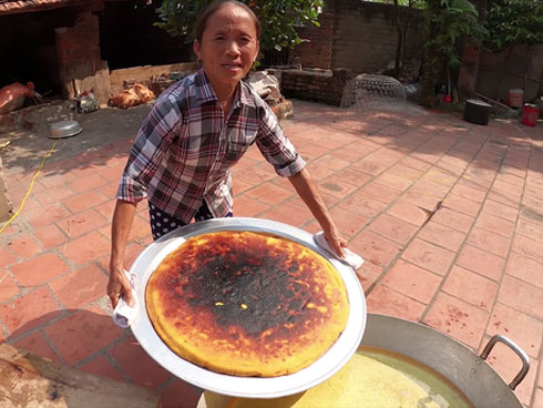 Trời trở lạnh, mẹ đảm làm bánh mì xoắn, con ăn hết vẫn đòi nữa-9