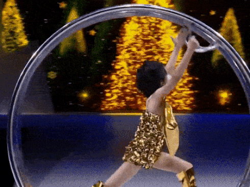 Bé gái gây bão khắp Facebook với màn trình diễn catwalk thần thái đỉnh cao, nhìn ảnh ngoài đời còn thấy choáng hơn-6