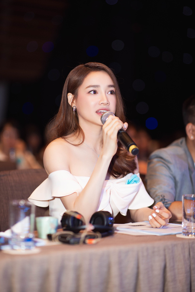 Nhã Phương khoe vai trần gợi cảm-7