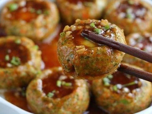 Mẹ chiêu đãi cả nhà món tổ trứng, ai nhìn cũng tò mò, lúc xem nguyên liệu thì vỡ òa