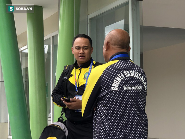 Chưa đấu Việt Nam, U22 Brunei đã khốn khổ với sự cố khó hiểu khi đặt chân tới sân Binan-9