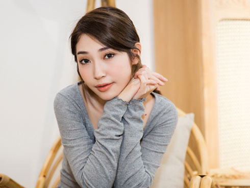 Xuất hiện tin đồn Khổng Tú Quỳnh theo đại gia bỏ Ngô Kiến Huy, nhân vật chính im lặng nhưng người này lại lên tiếng-3