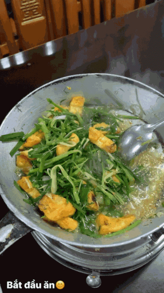 Phương Trinh sôi máu vì ăn chả cá nửa triệu vẫn thòm thèm, dân mạng liền chỉ ngay điểm sai-2