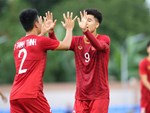 Đức Chinh bất ngờ phải ở lại kiểm tra doping sau khi ghi bàn vào lưới Singapore-3