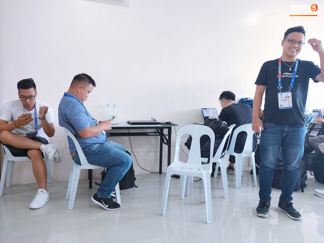Sai sót khó chấp nhận của BTC SEA Games: Đình Trọng hồi sinh, phòng họp báo thiếu thốn, phóng viên tác nghiệp khổ sở ở trận U22 Việt Nam đấu Brunei-9