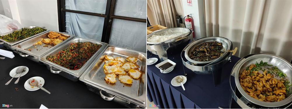 Tuyển nữ Việt Nam ăn uống thiếu chất, phải chờ xe 90 phút-1