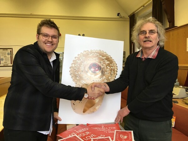 Hơn 600 bức thư tình trong 6 năm và tình yêu trong bóng tối của 2 người đàn ông giữa bom đạn chết chóc nhưng không có kết cục đẹp-9