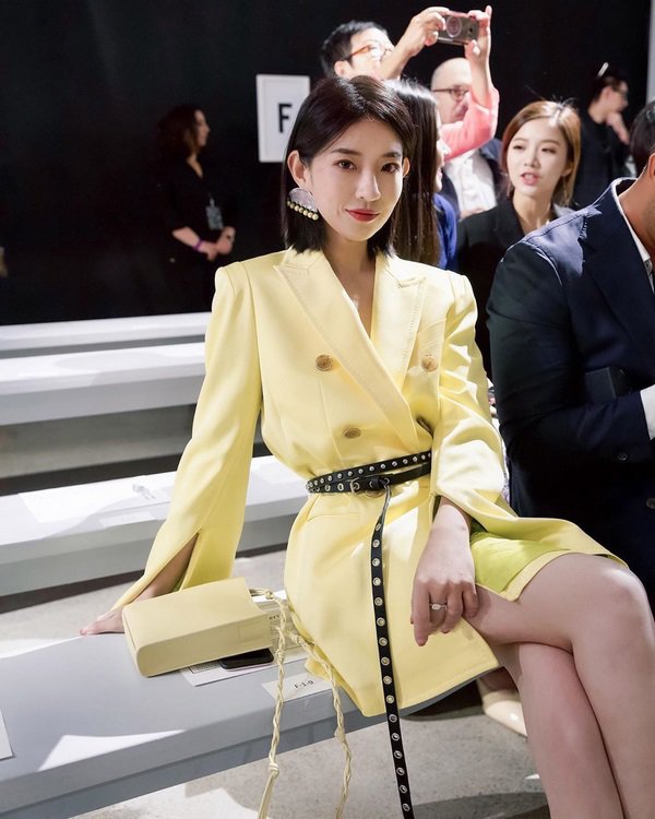 Chuẩn bị cho mùa tiệc tùng cuối năm, đây là những gam màu không thể vắng mặt trong tủ đồ-6