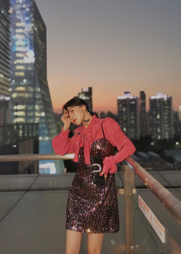 Chuẩn bị cho mùa tiệc tùng cuối năm, đây là những gam màu không thể vắng mặt trong tủ đồ-16