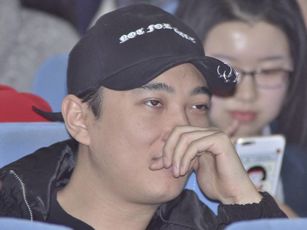 Từng một thời mua Apple Watch mạ vàng cho chó đeo, nay vướng cảnh nợ nần, vậy tiền của siêu công tử Vương Tư Thông đã bay đi đâu?-1