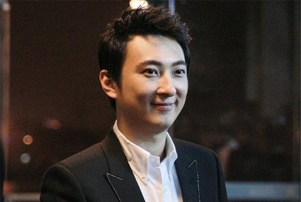 Từng một thời mua Apple Watch mạ vàng cho chó đeo, nay vướng cảnh nợ nần, vậy tiền của siêu công tử Vương Tư Thông đã bay đi đâu?-2