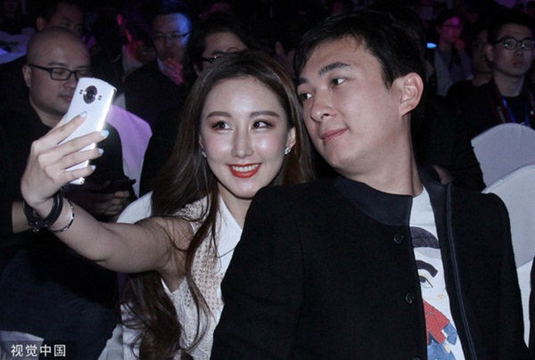 Từng một thời mua Apple Watch mạ vàng cho chó đeo, nay vướng cảnh nợ nần, vậy tiền của siêu công tử Vương Tư Thông đã bay đi đâu?-5