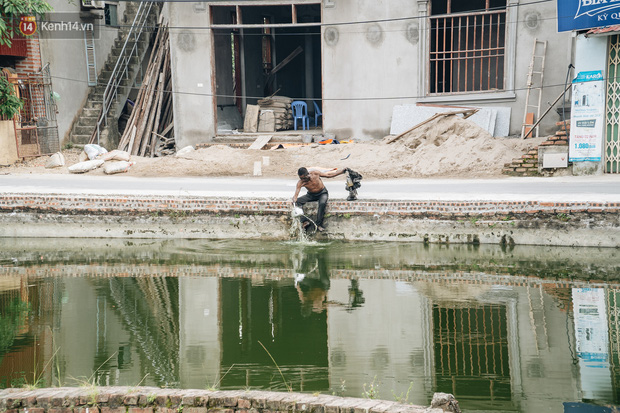 Cuộc sống kỳ lạ của người đàn ông có biệt danh người ma: Toàn thân đen xì, chuyên ăn xác động vật thối ở Bắc Ninh-13