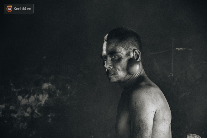 Cuộc sống kỳ lạ của người đàn ông có biệt danh người ma: Toàn thân đen xì, chuyên ăn xác động vật thối ở Bắc Ninh-16