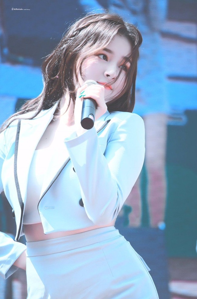 Cơn bão mỹ nữ Hàn đổ bộ Việt Nam: Người từng gây sợ hãi, kẻ bị quấy rối vì quá đẹp-4