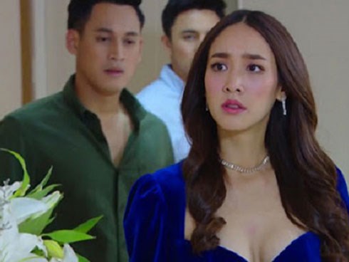 Chồng hí hửng đưa người tình đi in áo đôi để diện, ai ngờ về tới nhà chứng kiến màn