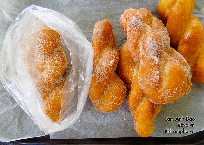 Trời trở lạnh, mẹ đảm làm bánh mì xoắn, con ăn hết vẫn đòi nữa-7