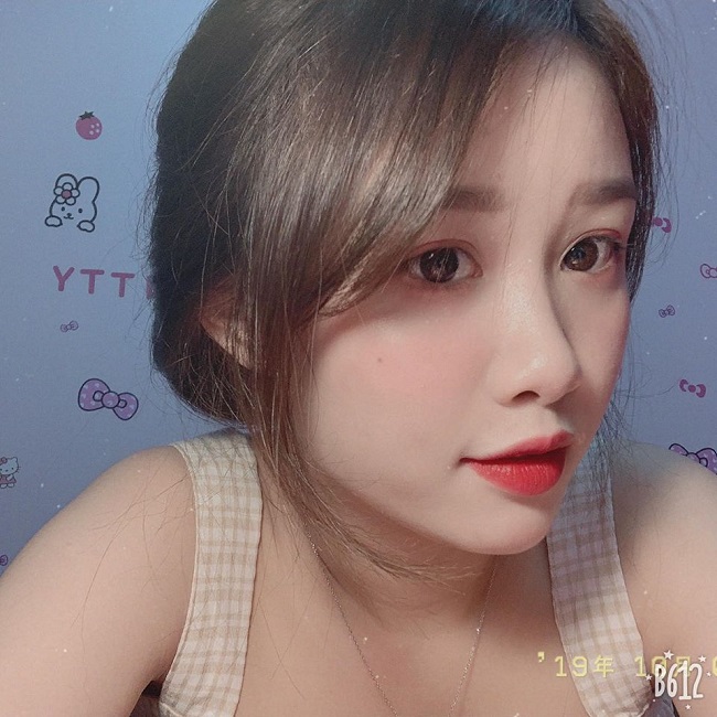 Bạn gái Văn Toàn lúc nhí nhảnh dễ thương, khi diện bikini cực chất-7