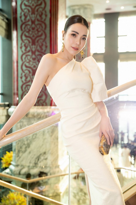 Nữ hoàng hàng hiệu Trà Ngọc Hằng thả dáng quyến rũ chết người-5