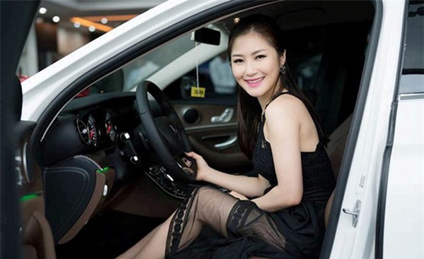 5 nữ đại gia cùng tuổi Vbiz: Người sở hữu 6 sổ đỏ, kẻ xây biệt thự 20 tỷ tặng bố mẹ-12