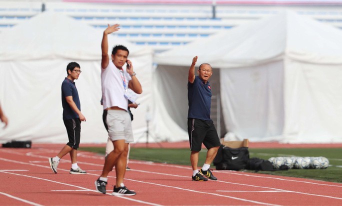 U22 Việt Nam đi tập sớm, HLV Park nổi nóng vì bị Timor Leste chiếm sân-1