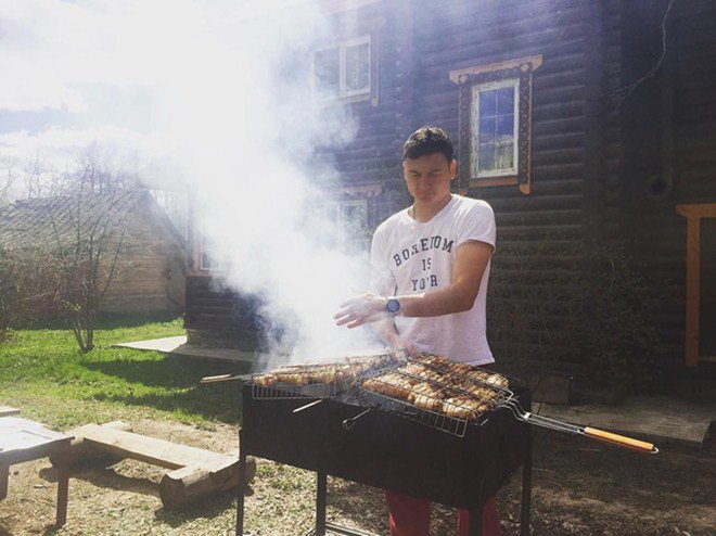 Hé lộ món bánh đặc biệt khiến mẹ Đặng Văn Lâm bật khóc mang ra sân bay cho con trai-8