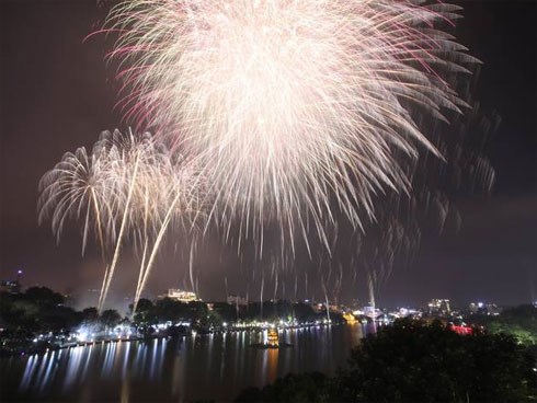 Hà Nội bắn pháo hoa tại 30 điểm đêm Giao thừa Tết Nguyên đán Canh Tý 2020