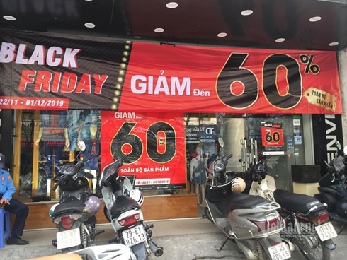 Black Friday bùng nổ tại các cửa hàng trên khắp thế giới-8