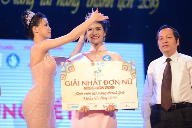 Nguyễn Hà Kiều Loan và dàn hoa khôi đại học 10X-1