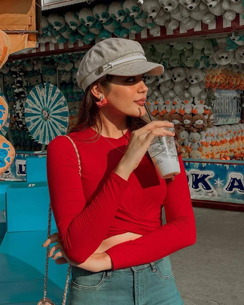 Hoa hậu đồng hành cùng đoàn Việt Nam ở SEA Games chuộng bikini xẻ cao-11